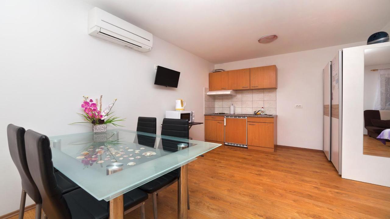 Apartments Barbara With Pool Brsec Phòng bức ảnh