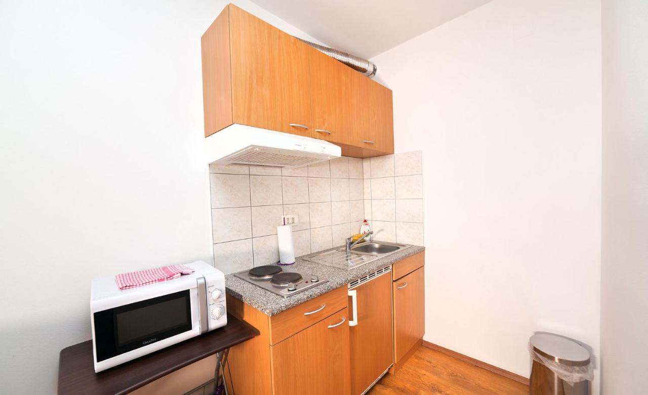 Apartments Barbara With Pool Brsec Ngoại thất bức ảnh