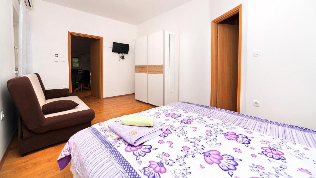 Apartments Barbara With Pool Brsec Ngoại thất bức ảnh