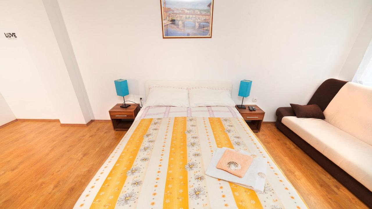 Apartments Barbara With Pool Brsec Ngoại thất bức ảnh