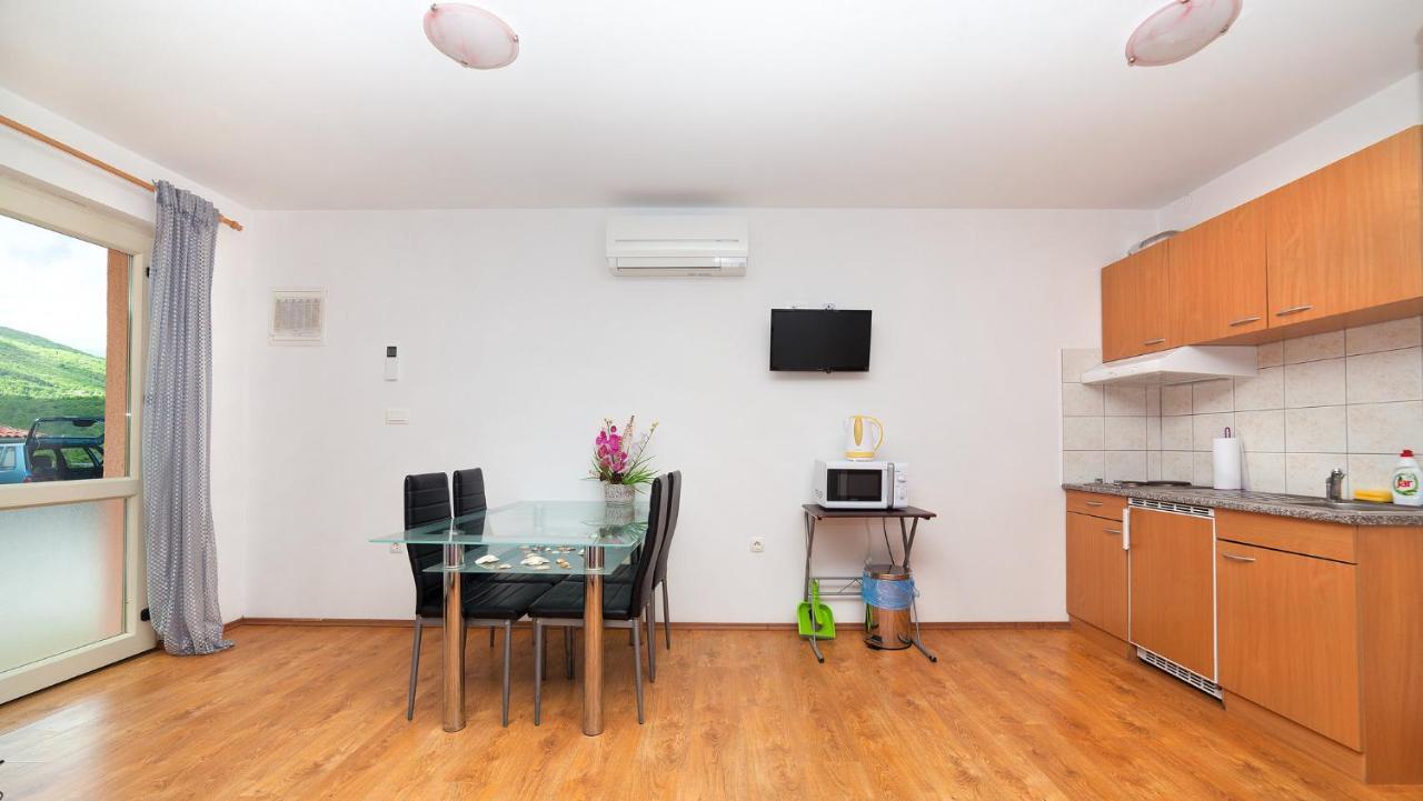 Apartments Barbara With Pool Brsec Ngoại thất bức ảnh