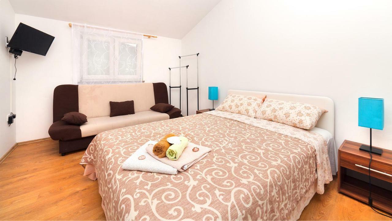 Apartments Barbara With Pool Brsec Ngoại thất bức ảnh